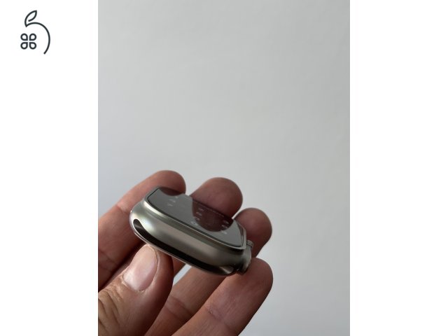 1,5 év garis Apple Watch ULTRA 2 49mm titán újszerű, akkumlátor 100% + 8 db szíj