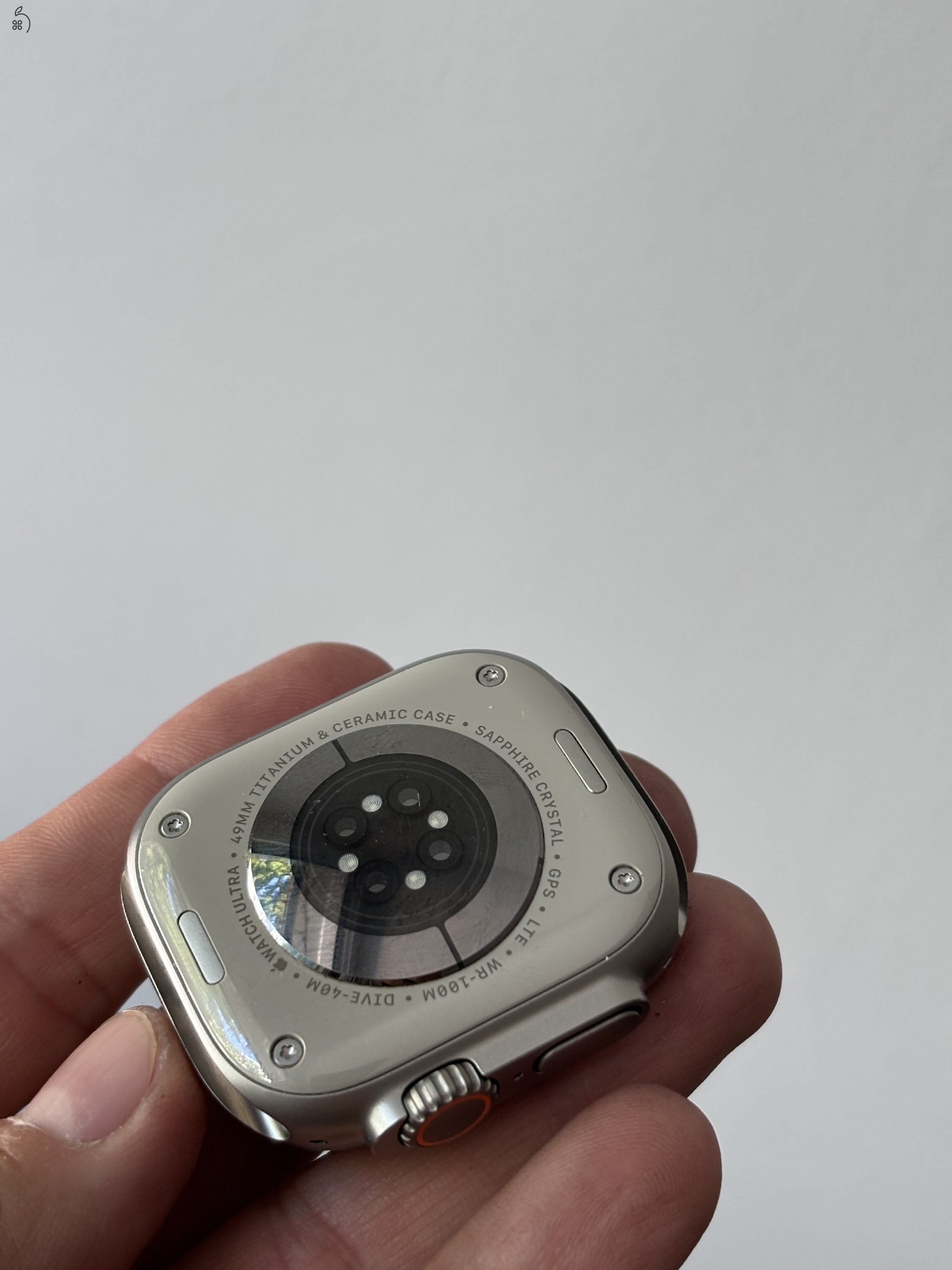 1,5 év garis Apple Watch ULTRA 2 49mm titán újszerű, akkumlátor 100% + 8 db szíj