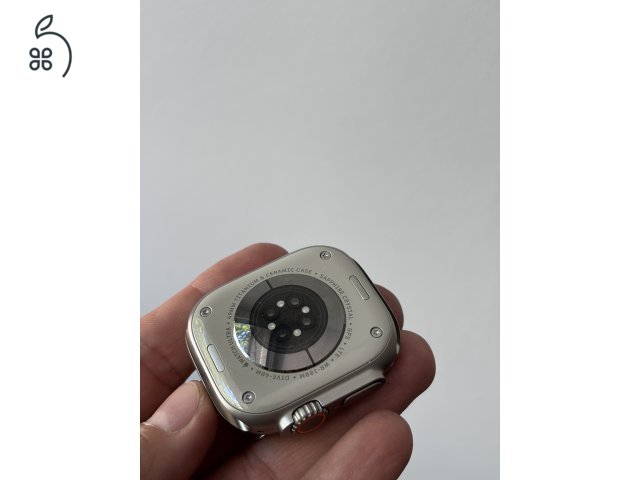 1,5 év garis Apple Watch ULTRA 2 49mm titán újszerű, akkumlátor 100% + 8 db szíj