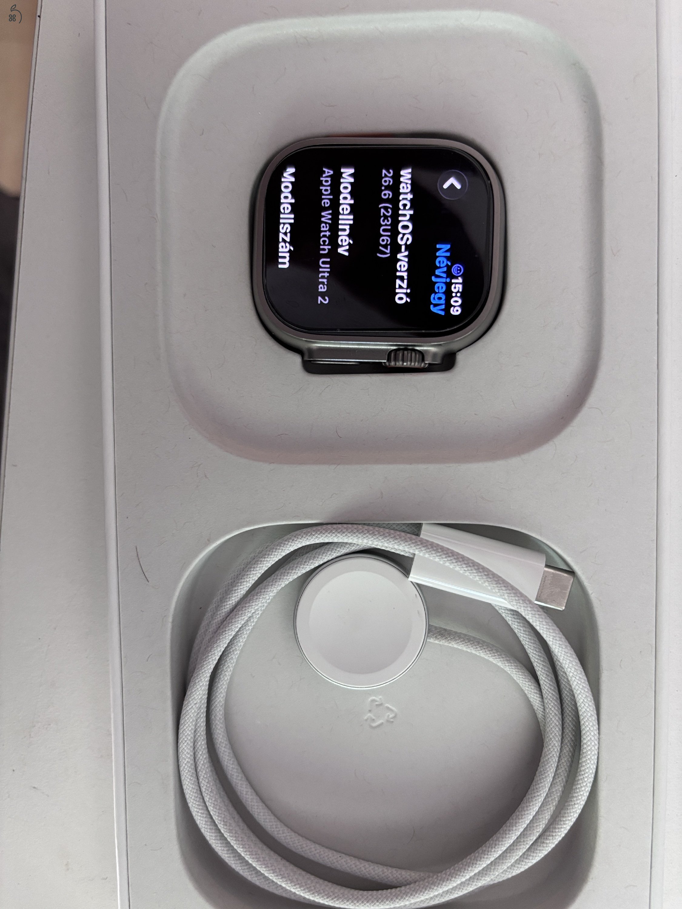 1,5 év garis Apple Watch ULTRA 2 49mm titán újszerű, akkumlátor 100% + 8 db szíj