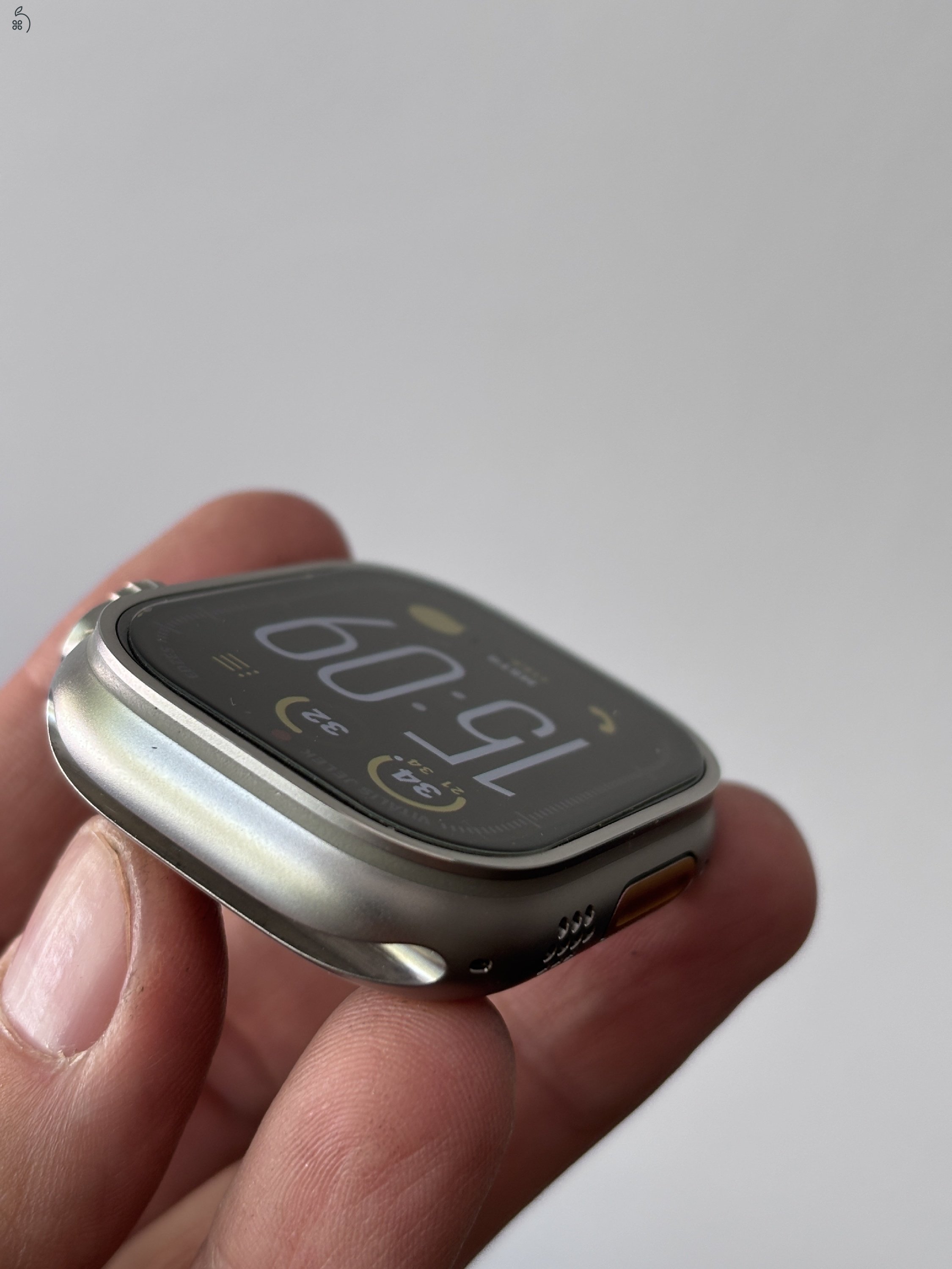 1,5 év garis Apple Watch ULTRA 2 49mm titán újszerű, akkumlátor 100% + 8 db szíj