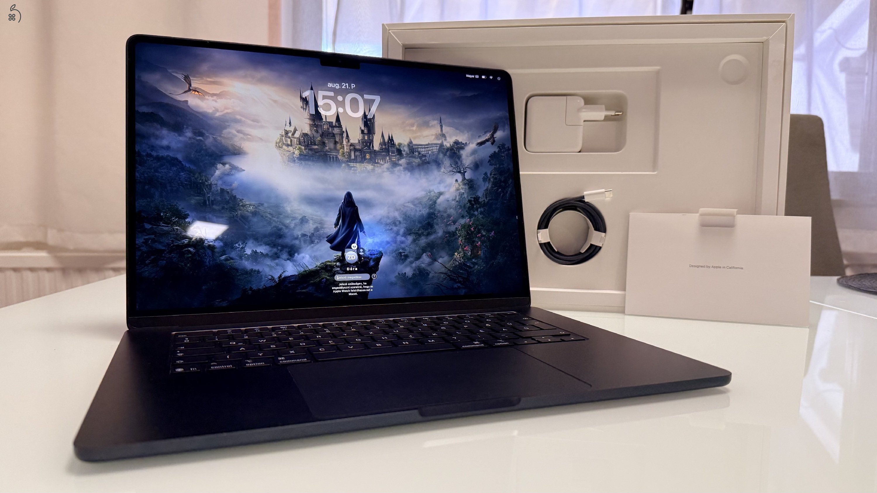 Macbook Air 2025 - 15” - M4 - 3 év balesetbiztosítással