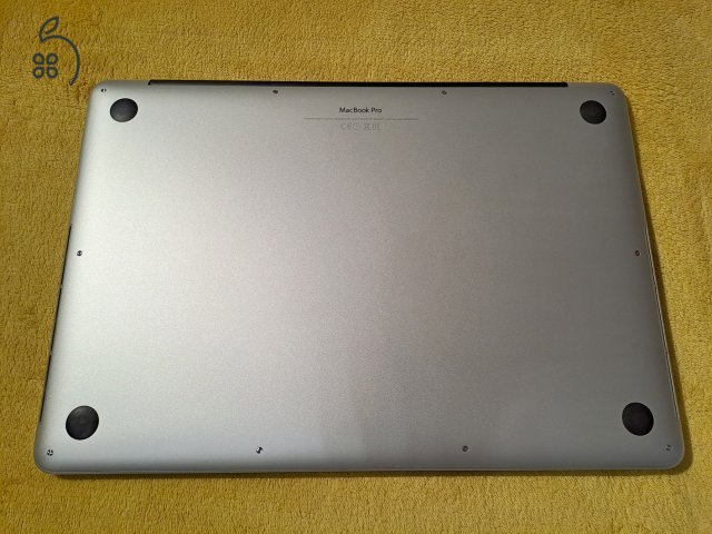 MacBook Pro Retina 15” Mid 2015 – 2,5 GHz i7 / 16 GB / 512 GB / R9 M370X CTO