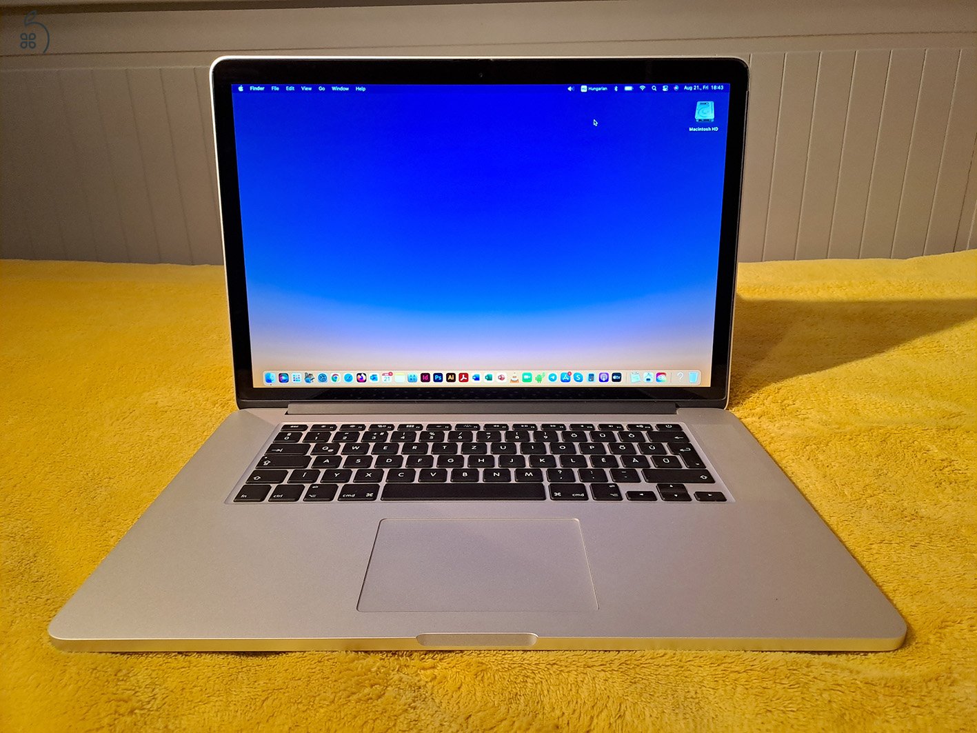 MacBook Pro Retina 15” Mid 2015 – 2,5 GHz i7 / 16 GB / 512 GB / R9 M370X CTO