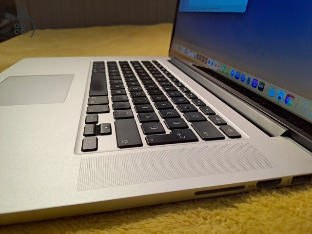MacBook Pro Retina 15” Mid 2015 – 2,5 GHz i7 / 16 GB / 512 GB / R9 M370X CTO