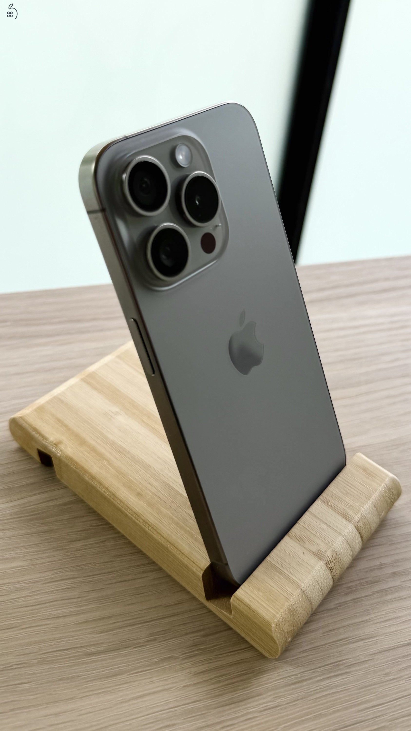 iPhone 15 Pro 256GB, Natural Titanium, Független , Újszerű.