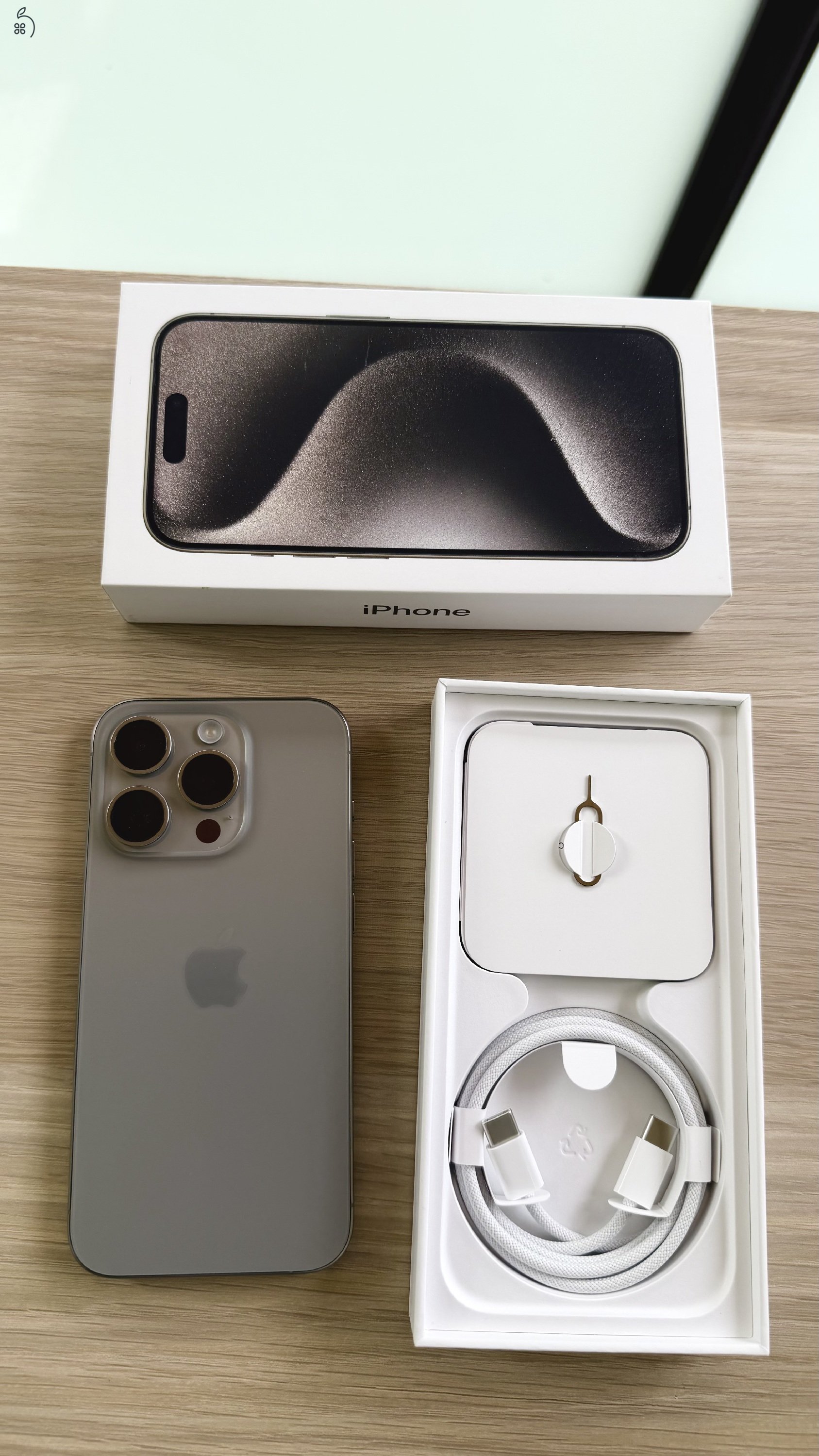 iPhone 15 Pro 256GB, Natural Titanium, Független , Újszerű.