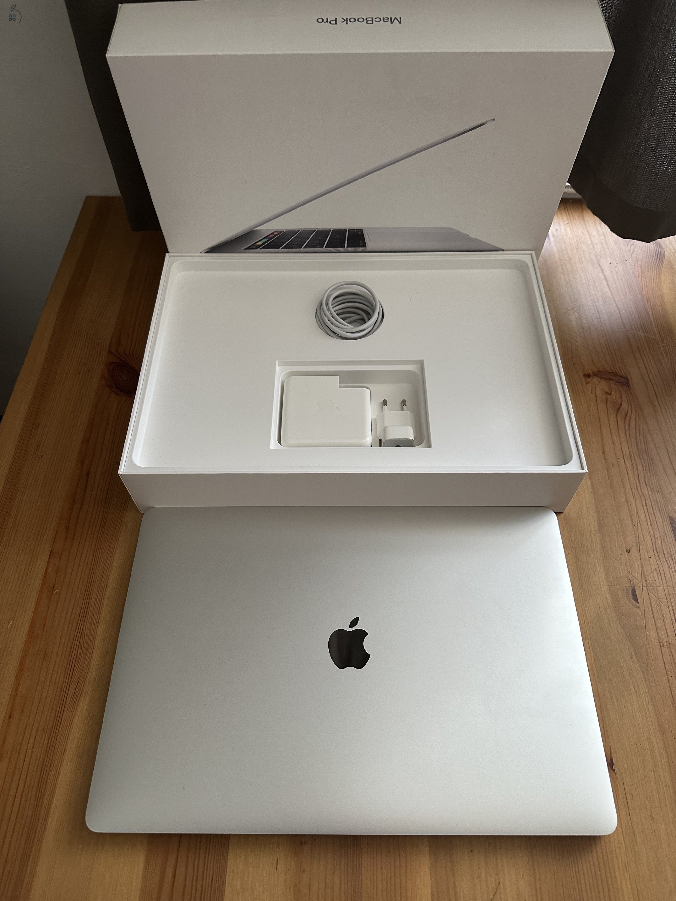 MacBook Pro 15” 2019 – i9 / 16GB / 512GB / Radeon Pro 560X