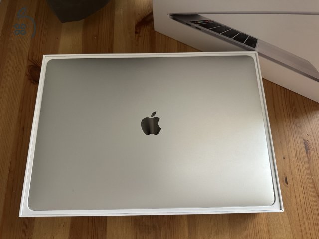 MacBook Pro 15” 2019 – i9 / 16GB / 512GB / Radeon Pro 560X