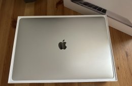 MacBook Pro 15” 2019 – i9 / 16GB / 512GB / Radeon Pro 560X