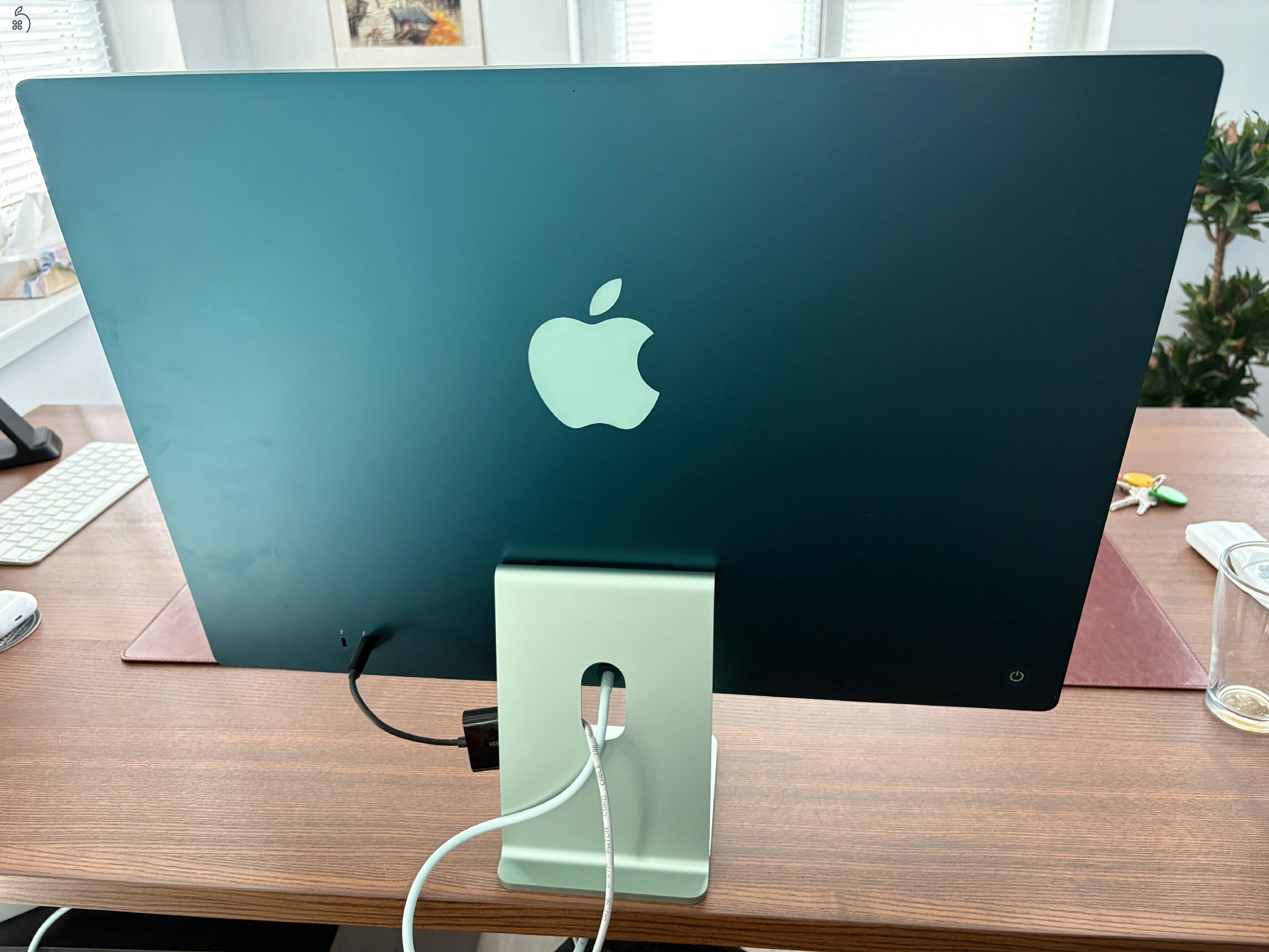 M1, 8GB, 256Gb kék újszerű állapotú iMac eladó