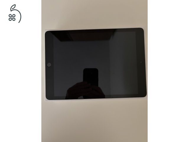 Eladó 8. generációs iPad - SpaceGrey