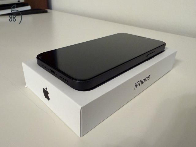 Eladó iPhone 12 64 GB, fekete színben, nagyon megkímélt állapotban.