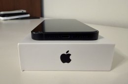 Eladó iPhone 12 64 GB, fekete színben, nagyon megkímélt állapotban.