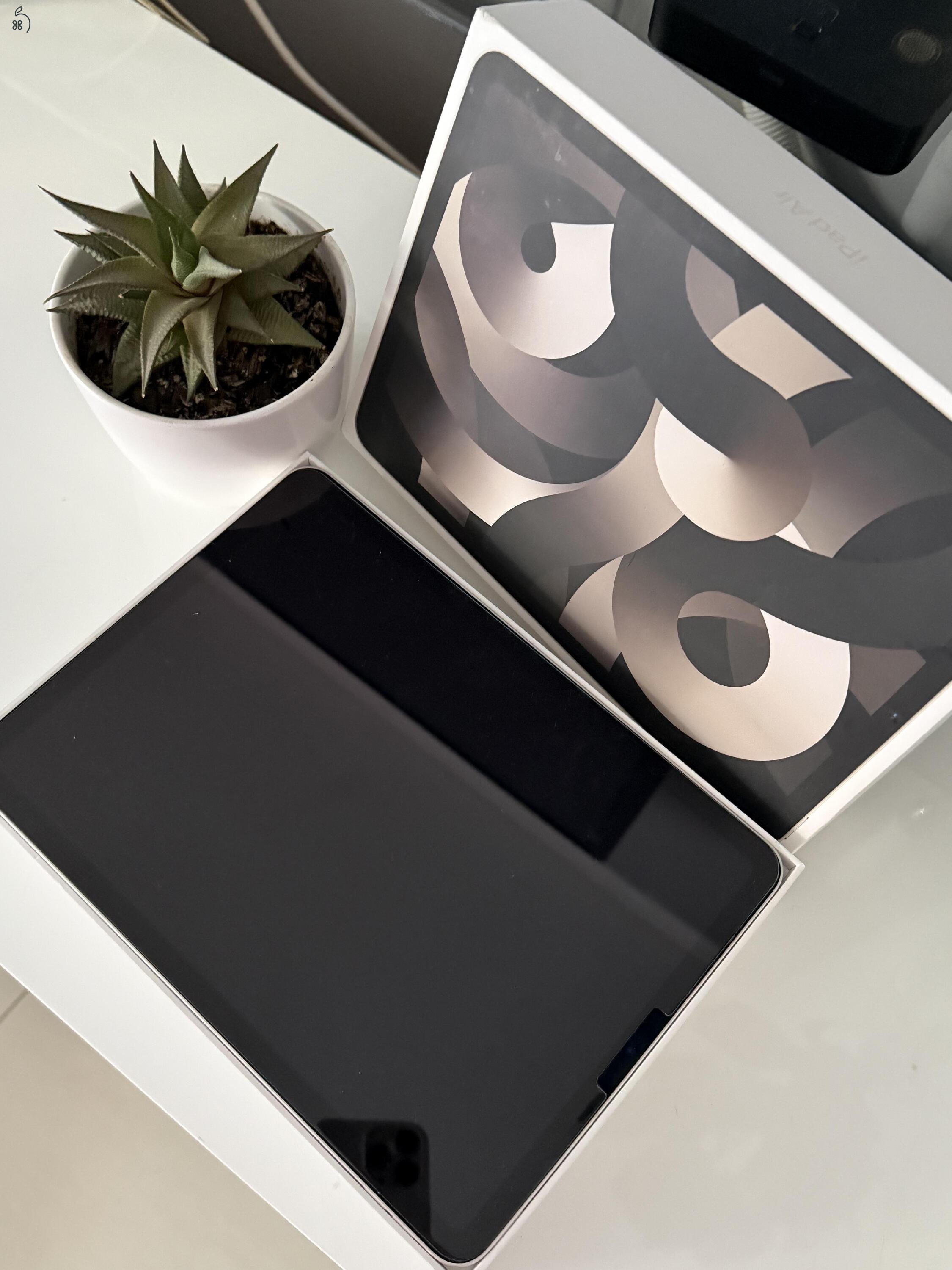 Eladó iPad Air 5. generációs, 2022., 64GB, Starlight (Ezüst)