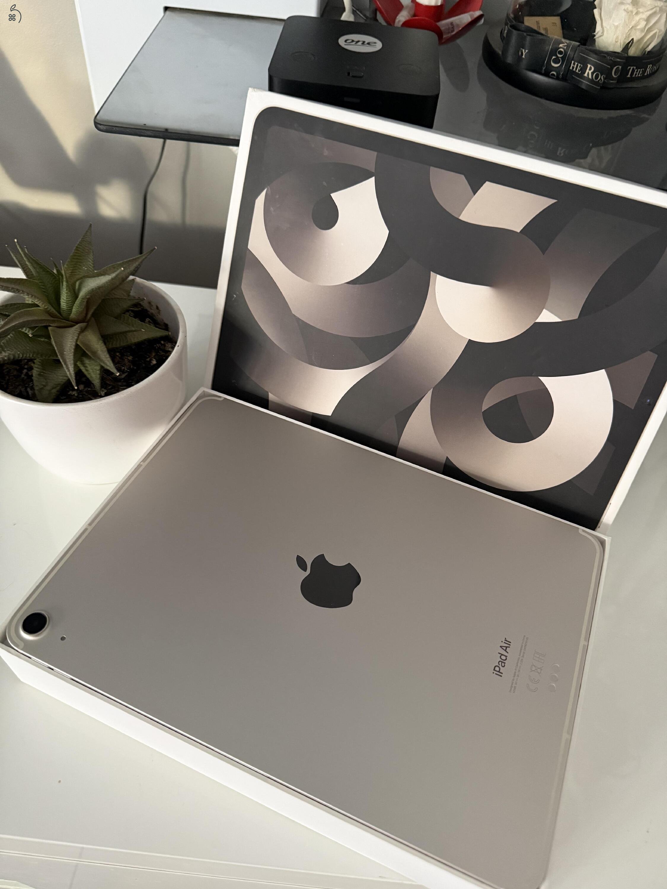 Eladó iPad Air 5. generációs, 2022., 64GB, Starlight (Ezüst)