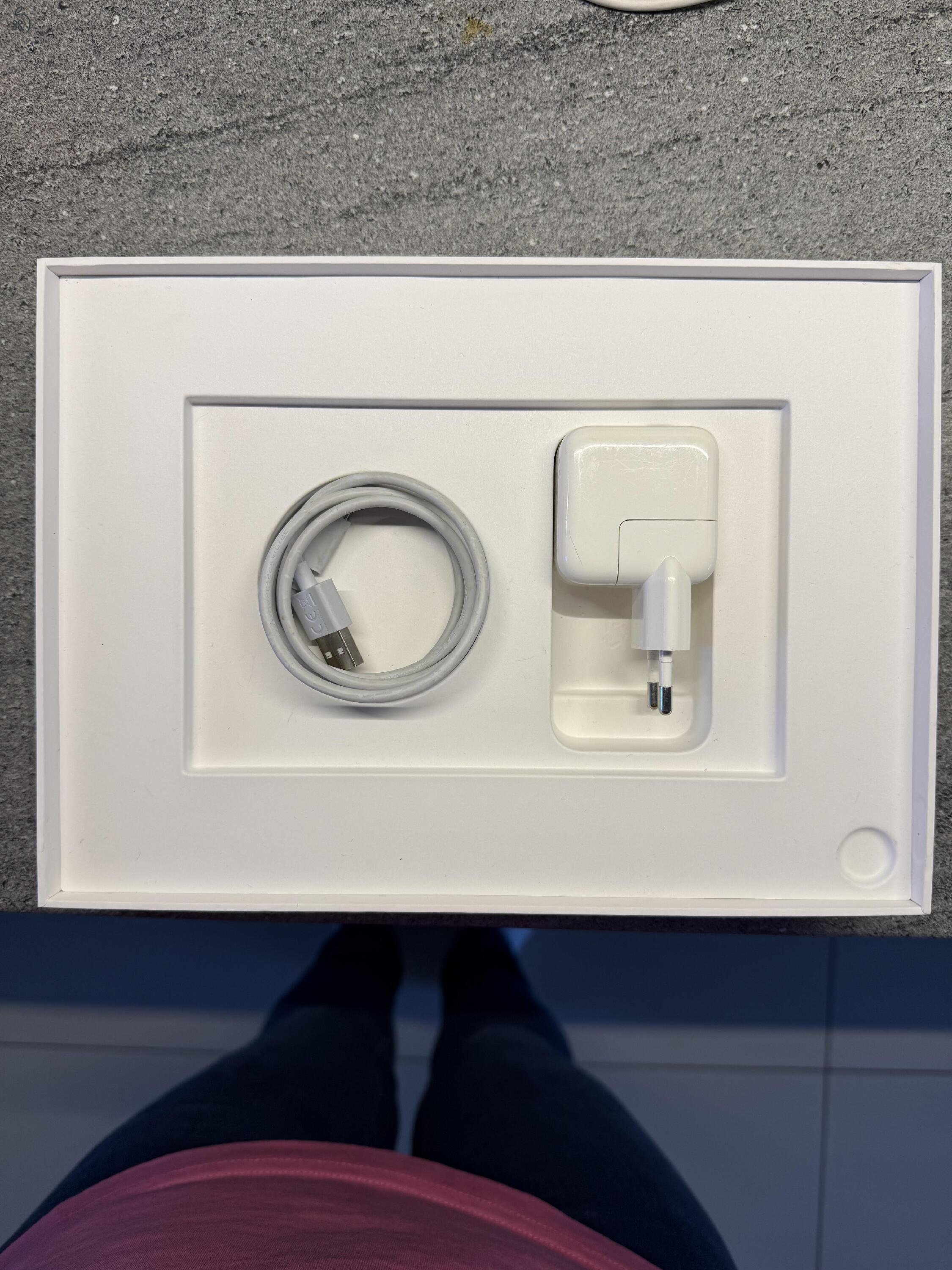 Eladó iPad Air 5. generációs, 2022., 64GB, Starlight (Ezüst)