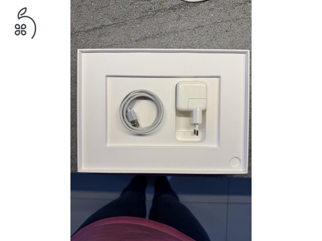Eladó iPad Air 5. generációs, 2022., 64GB, Starlight (Ezüst)