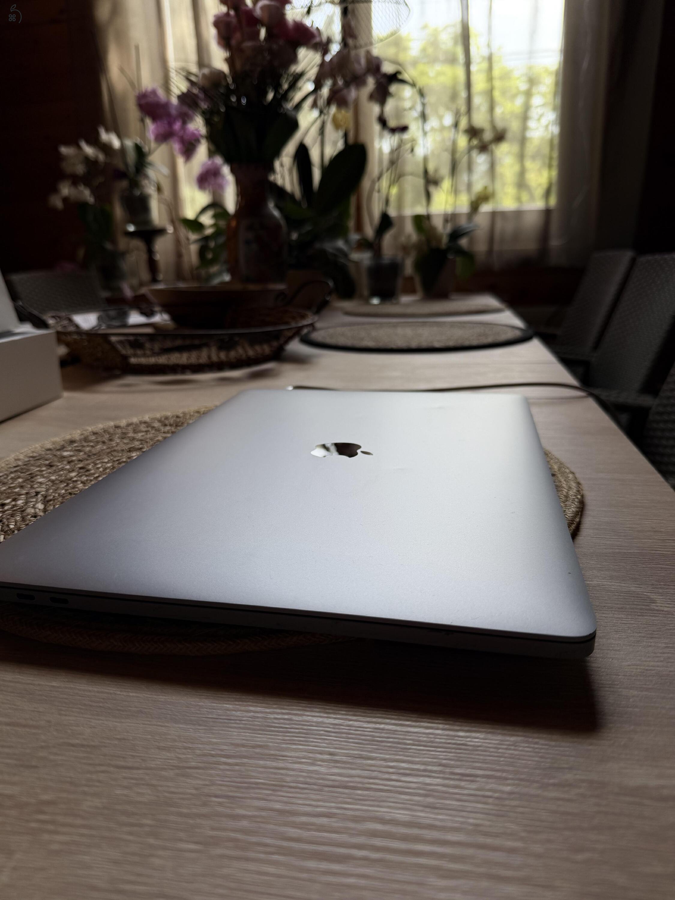 MacBook Pro 16