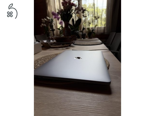MacBook Pro 16