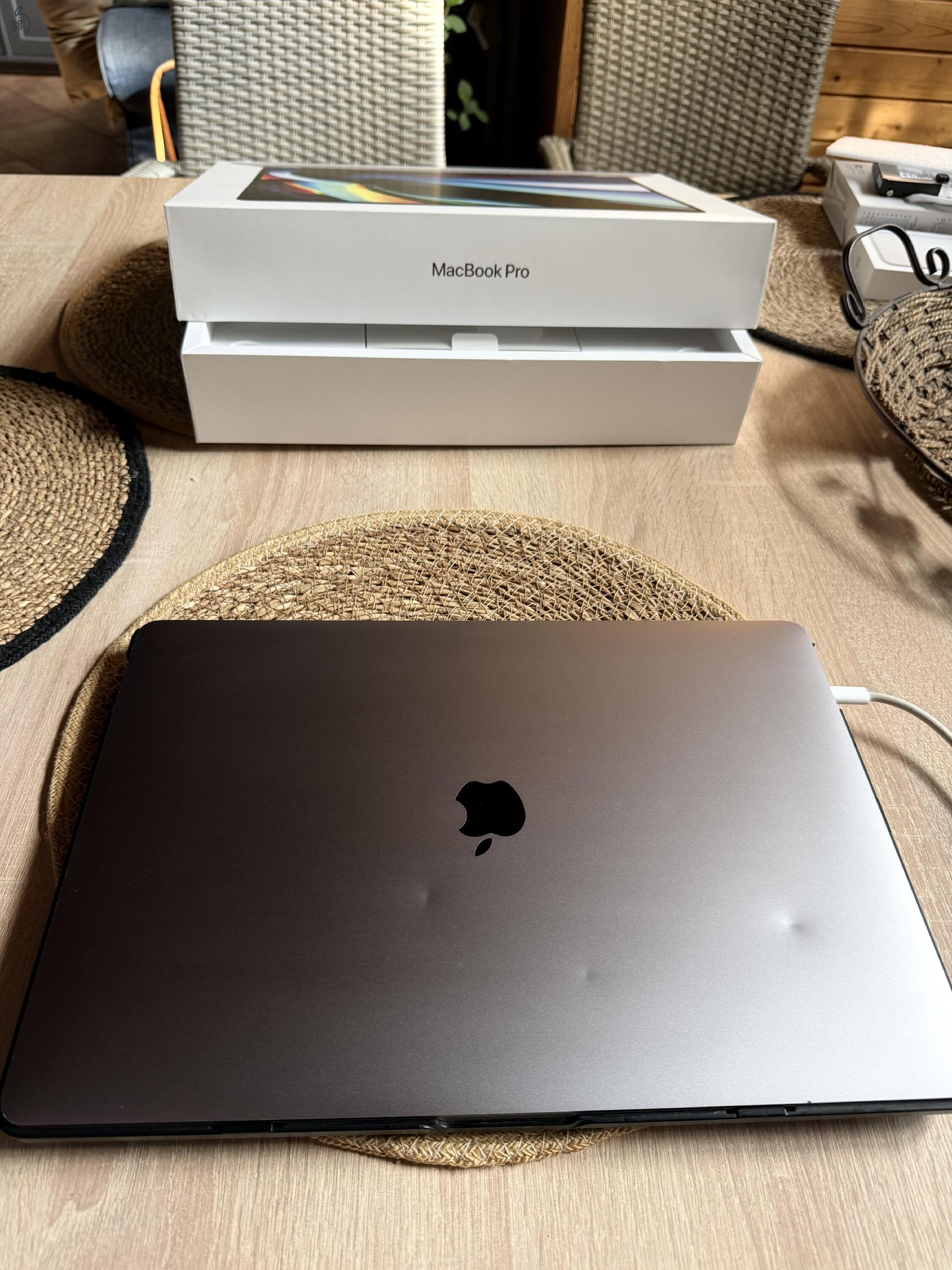 MacBook Pro 16