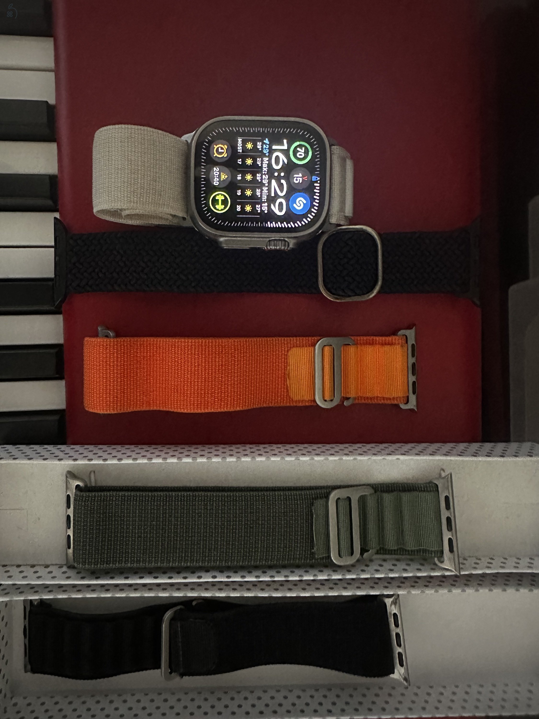Apple Watch Ultra 1 (49mm Titanium, 85% Akku) + 5 db szíj, Amazon számlával