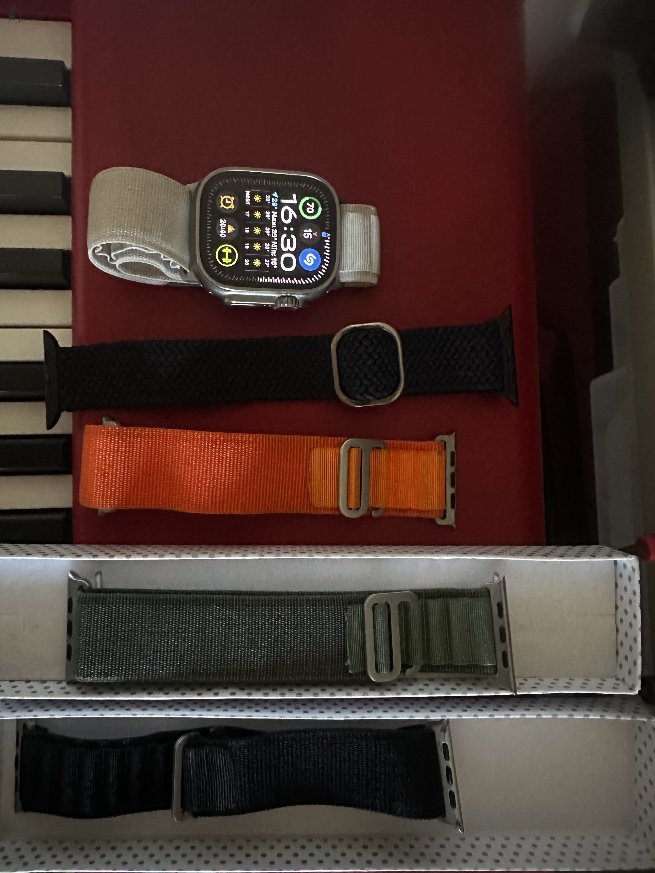 Apple Watch Ultra 1 (49mm Titanium, 85% Akku) + 5 db szíj, Amazon számlával