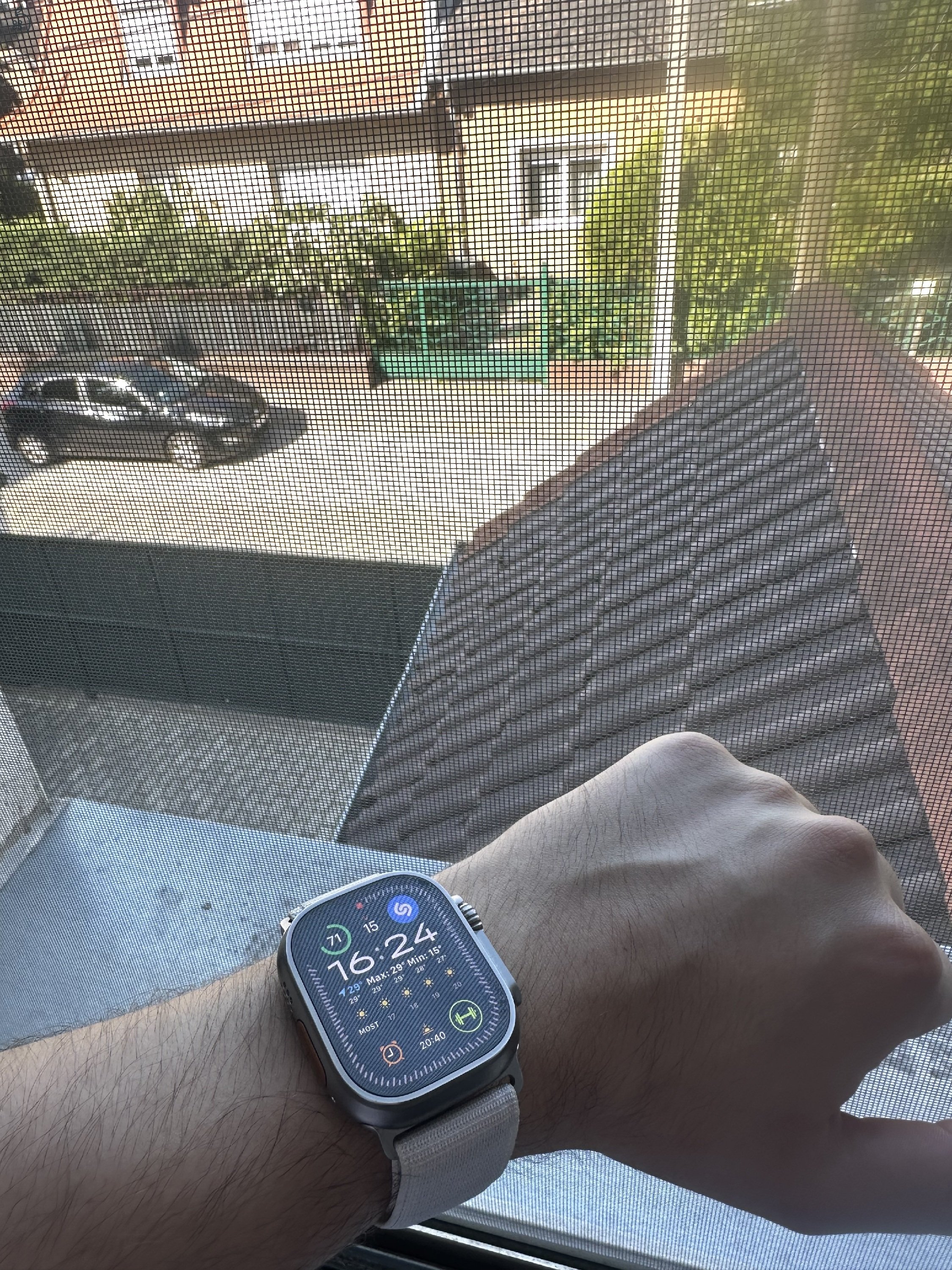 Apple Watch Ultra 1 (49mm Titanium, 85% Akku) + 5 db szíj, Amazon számlával
