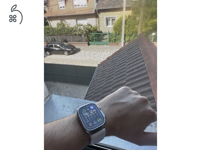 Apple Watch Ultra 1 (49mm Titanium, 85% Akku) + 5 db szíj, Amazon számlával
