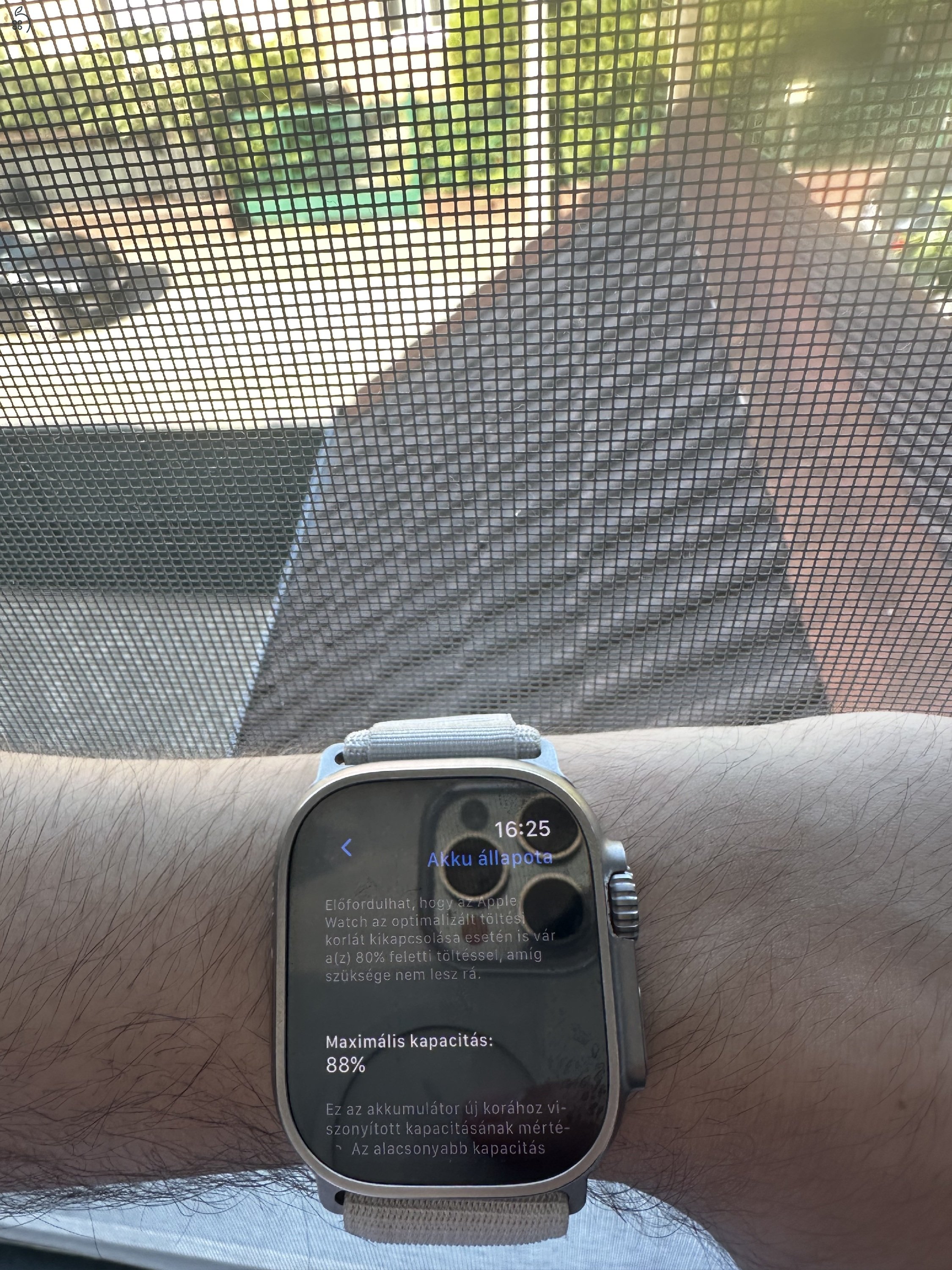 Apple Watch Ultra 1 (49mm Titanium, 85% Akku) + 5 db szíj, Amazon számlával