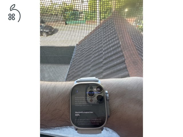 Apple Watch Ultra 1 (49mm Titanium, 85% Akku) + 5 db szíj, Amazon számlával