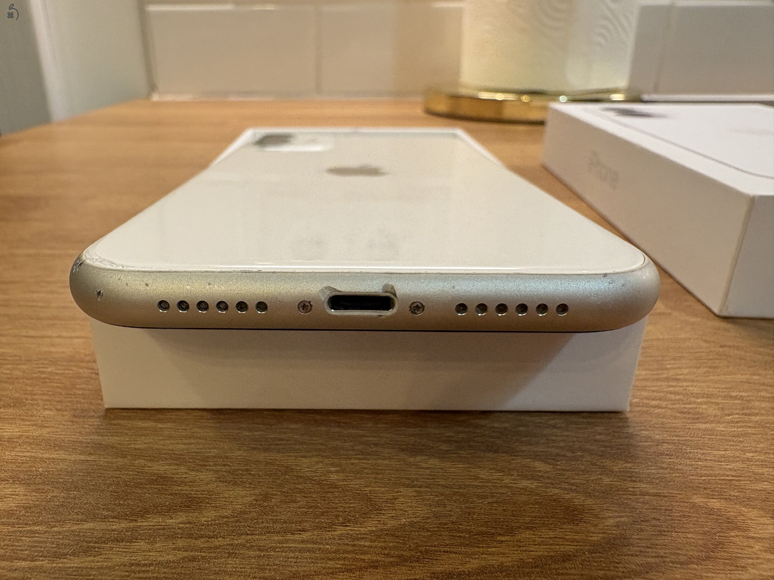 iPhone 11 64GB fehér – gyári, dobozzal