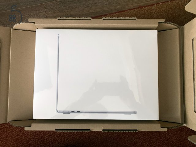 Új, Bontatlan, MacBook Air 13, M4 chip, Silver, garanciás, eladó!