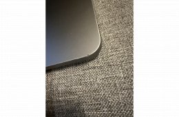 MacBook Pro 15 2019 I9/16GB RAM/512GB SSD/Radeon Pro 560X/Touchbar eladó!