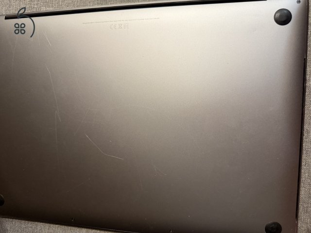 MacBook Pro 15 2019 I9/16GB RAM/512GB SSD/Radeon Pro 560X/Touchbar eladó!