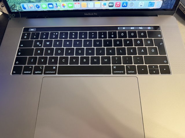 MacBook Pro 15 2019 I9/16GB RAM/512GB SSD/Radeon Pro 560X/Touchbar eladó!