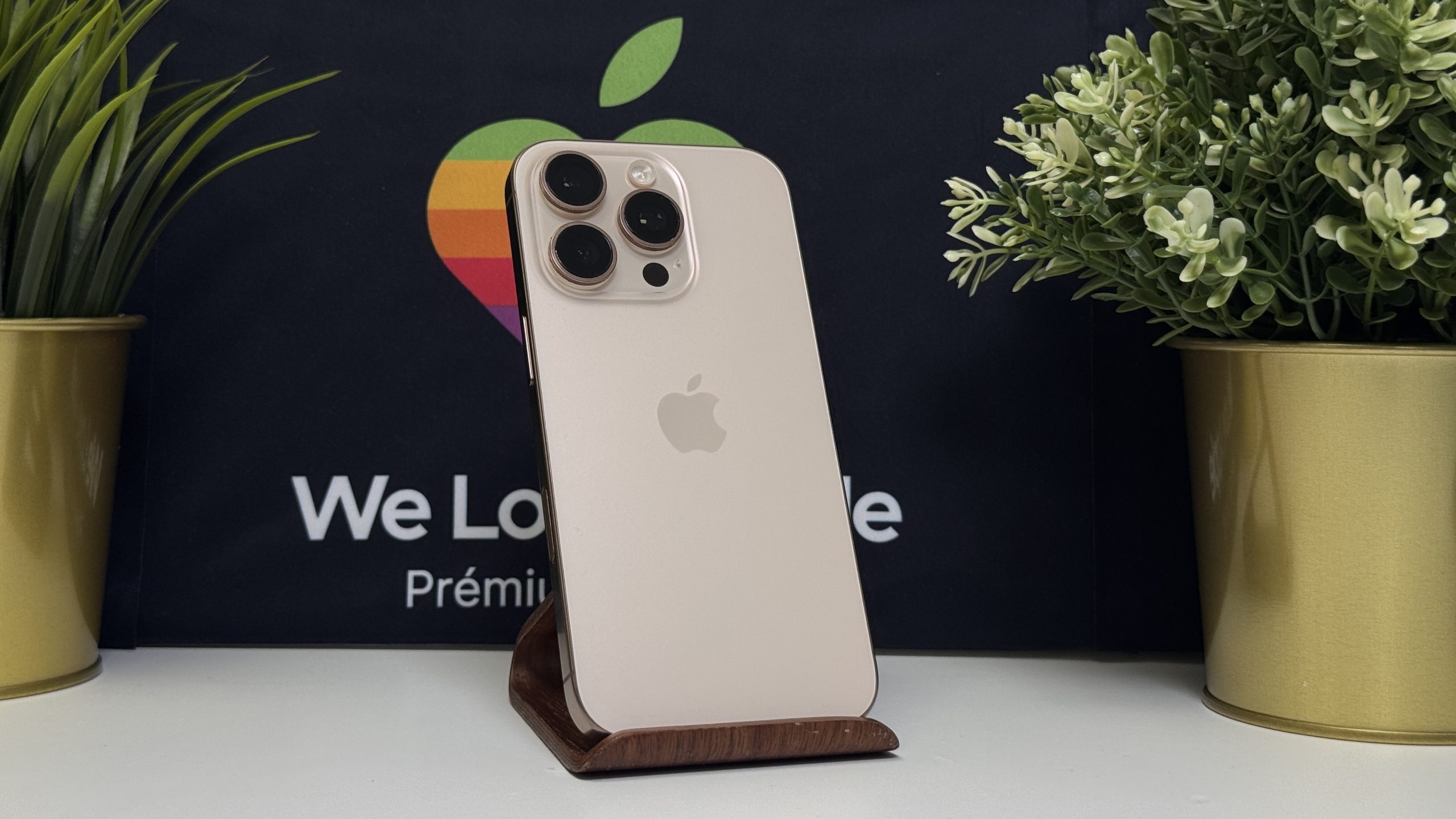 iPhone 16 Pro 256GB, Sivatagszínű Titán, Független, Számla, 2 Év Garancia, 90%