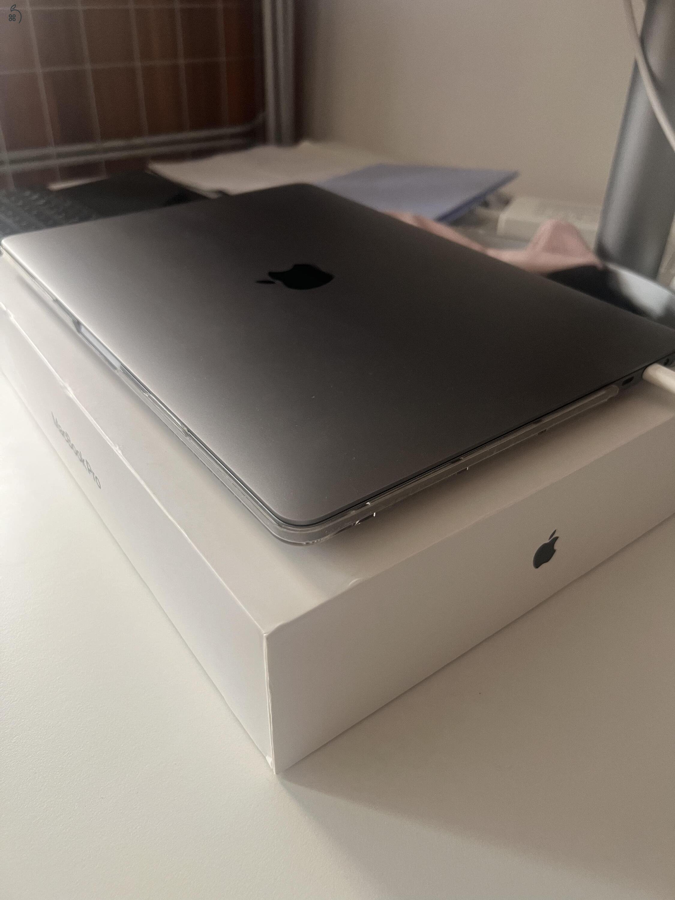 Macbook Pro 2020 i5 16GB/512GB Touchbar