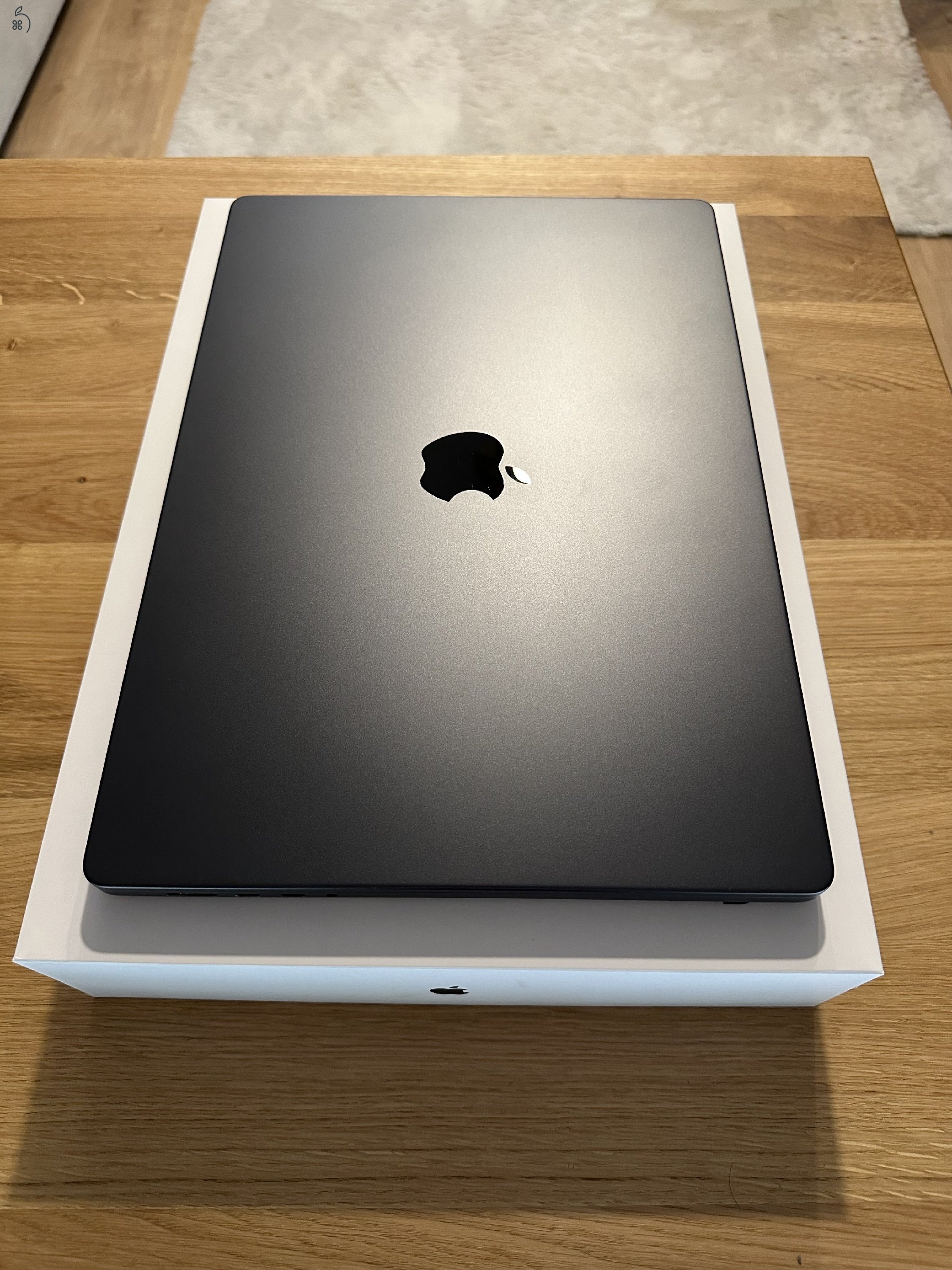 ELADÓ Macbook Pro M4 Pro, 1TB SSD, 24GB RAM, Nanotextúrált kijelzővel és ajándék tartozékokkal!