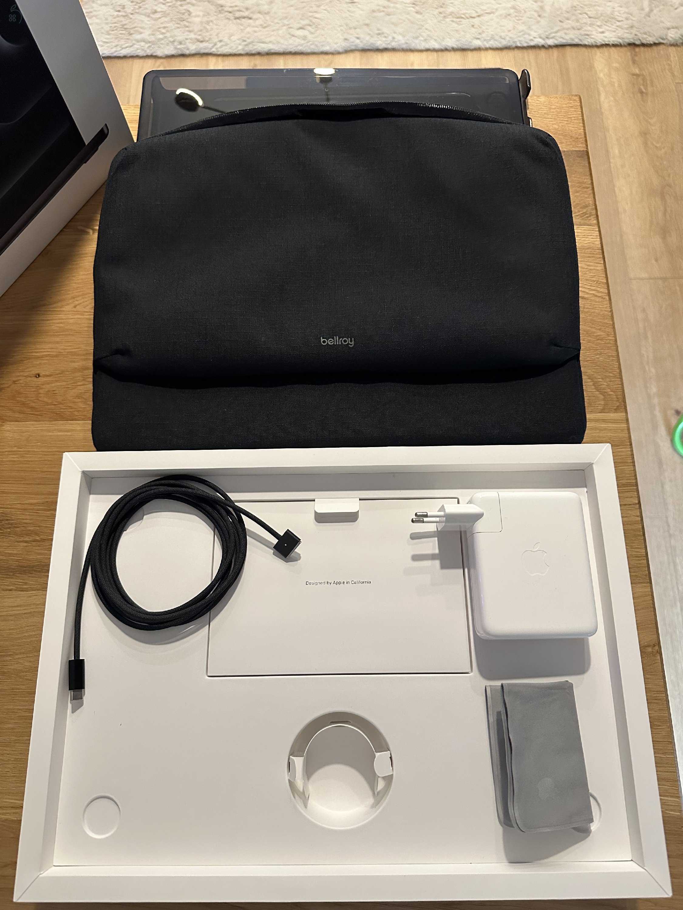 ELADÓ Macbook Pro M4 Pro, 1TB SSD, 24GB RAM, Nanotextúrált kijelzővel és ajándék tartozékokkal!