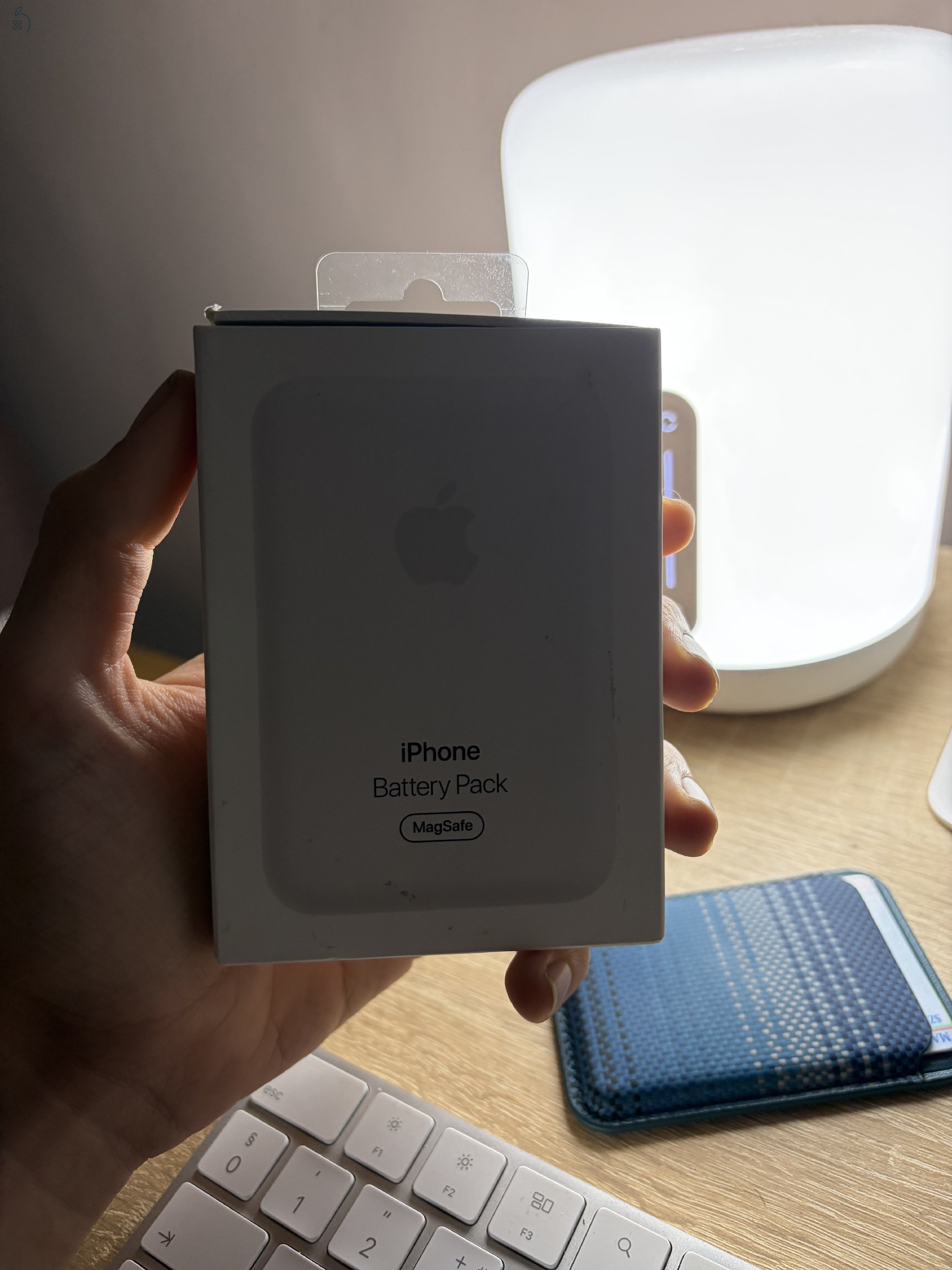 Eredeti gyári Apple Magsafe Battery Pack (Magsafe külső akkumulátor), + gyári lightning kábel