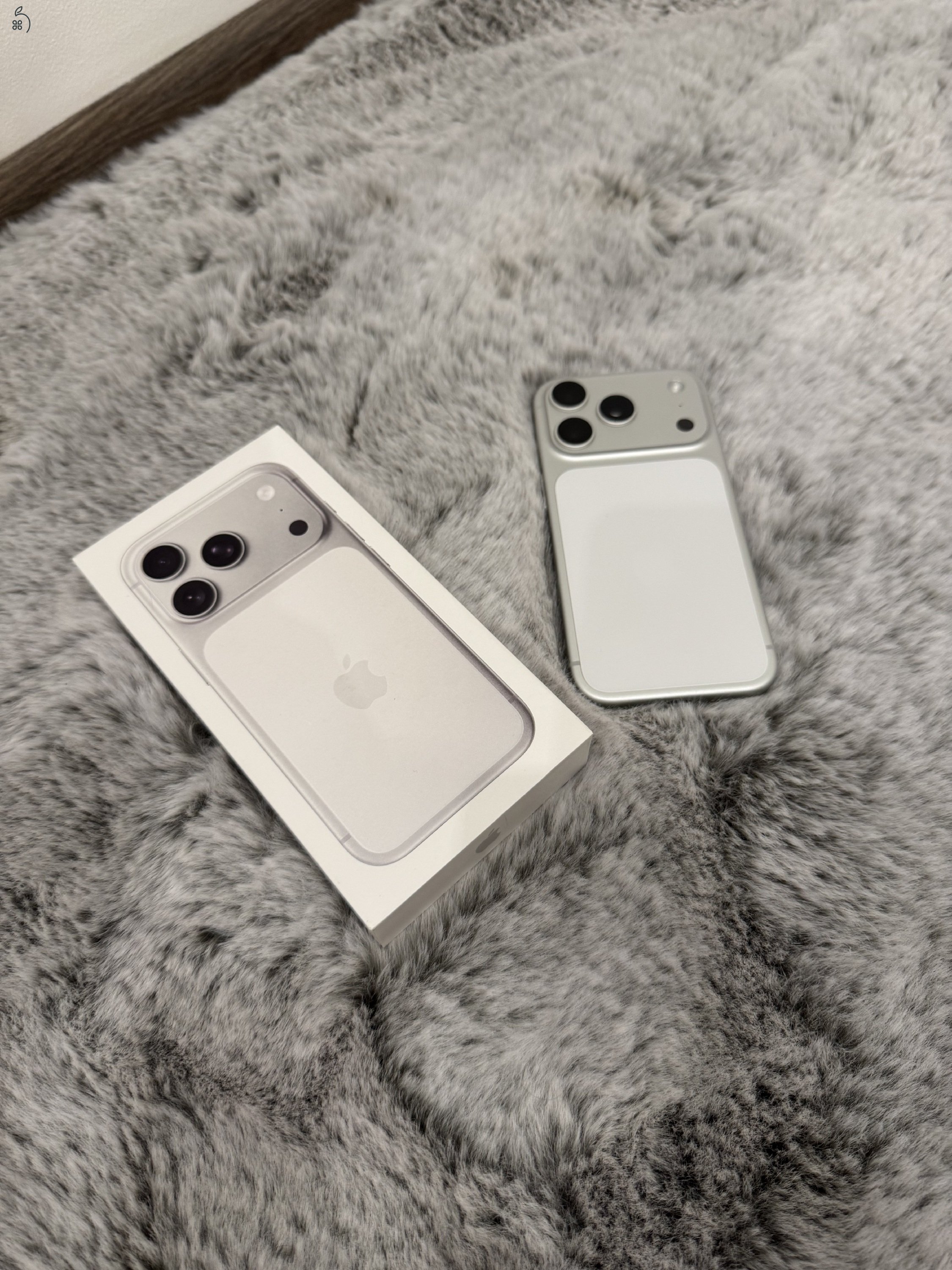 Apple iPhone 17 Pro 256GB Ezüst Független / Garancia 2026.11.13 / Akku 98%