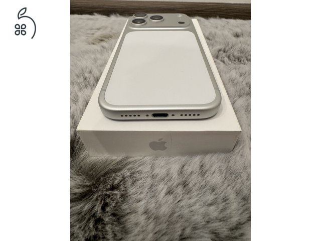 Apple iPhone 17 Pro 256GB Ezüst Független / Garancia 2026.11.13 / Akku 98%