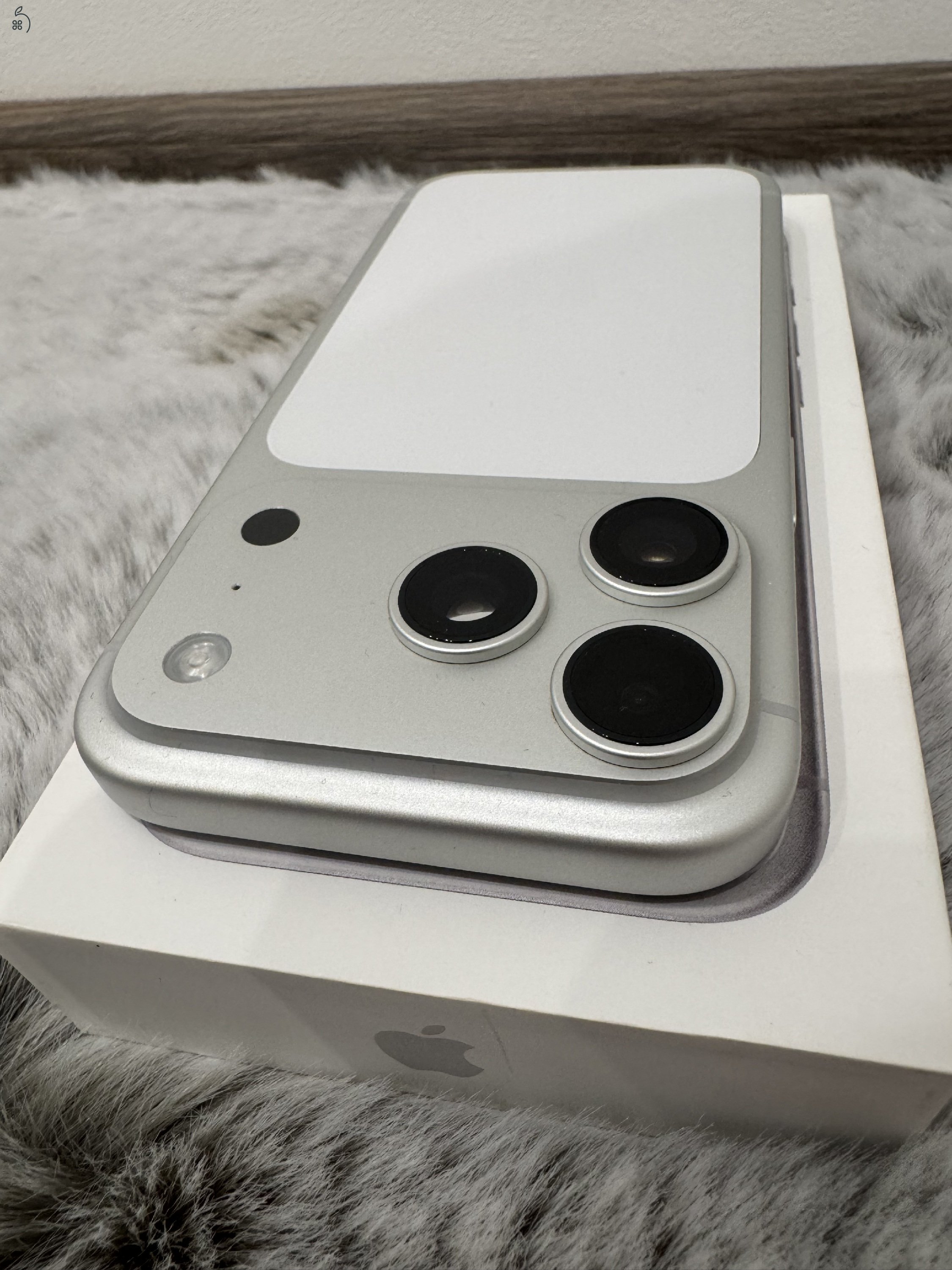 Apple iPhone 17 Pro 256GB Ezüst Független / Garancia 2026.11.13 / Akku 98%