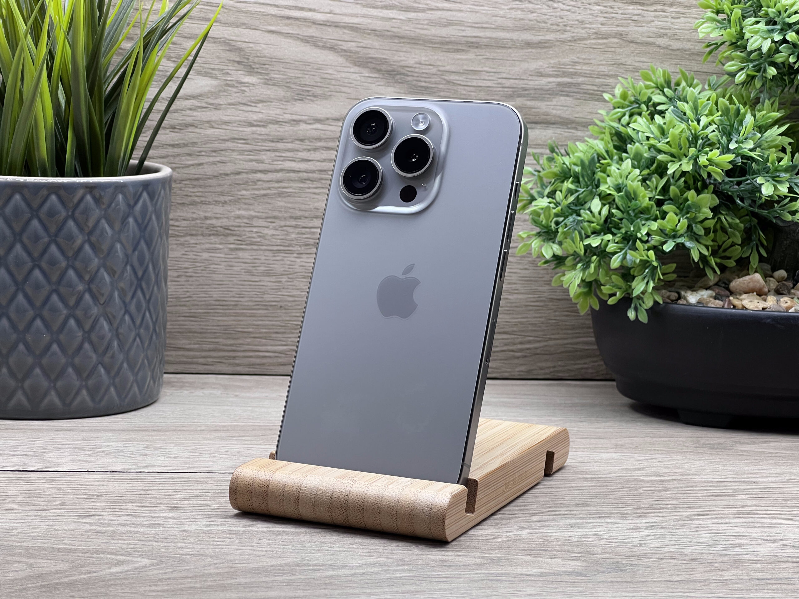 Hibátlan iPhone 15 Pro Natural Titanium 128GB 2 ÉV Garanciával Számlával Aksi 100%