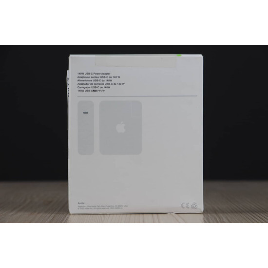 Új Apple USB-C Power Adapter - 140W US-8472