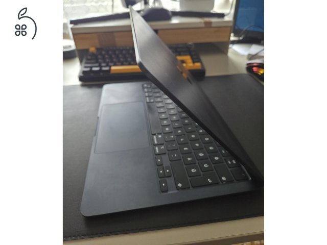 Eladó Apple MacBook Air M2 (2022) 13,6 / 8 GB / 256 GB
