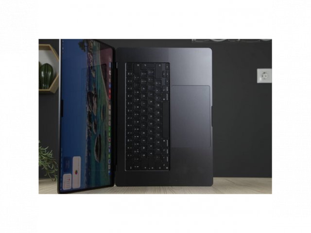 Újszerű MacBook Pro 16