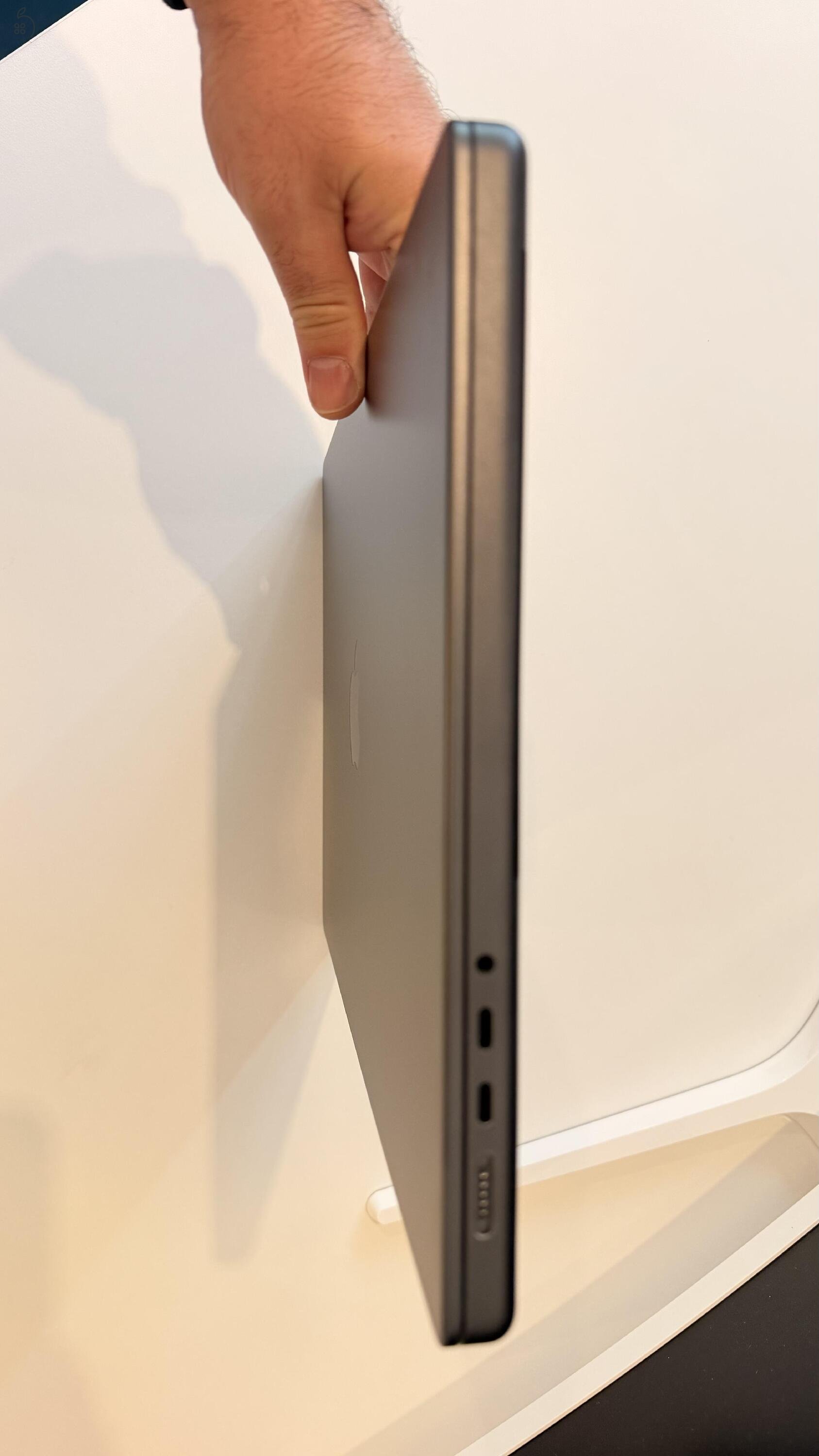 Apple Macbook Pro M3 Max 96 GB RAM 2TB SSD 