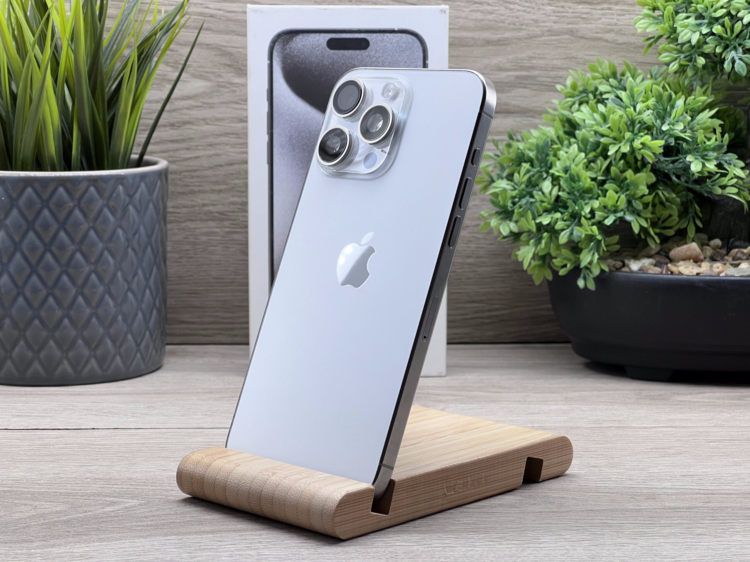 Hibátlan iPhone 15 Pro Max White Titanium 512GB 2 ÉV Garanciával Számlával Aksi 100%